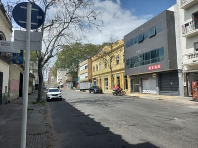 Local deposito próximo al Puerto de Montevideo