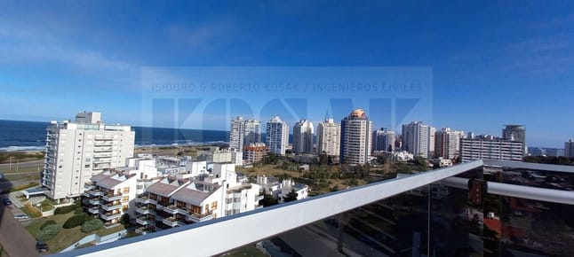 Punta del Este Venta apartamentos 2/3 dorm Playa Brava a pasos mar