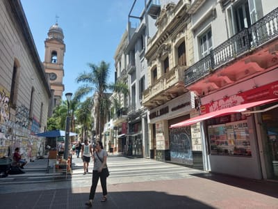Sobre Peatonal Sarandi próximo a Plaza Matriz