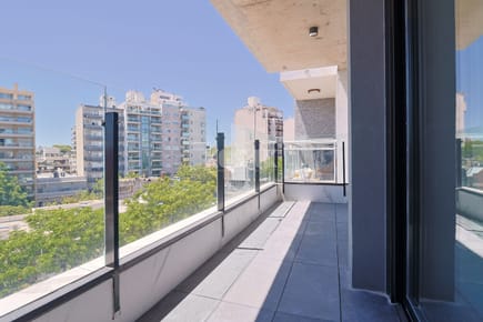 EN VENTA A ESTRENAR - POCITOS NUEVO, APTO 1 DORM AL FRENTE CON BALCON Y GARAJE