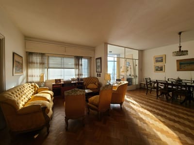 Venta Amplio Apartamento 3 Dormitorios en Pocitos| Garaje, balcón y vista a Rambla