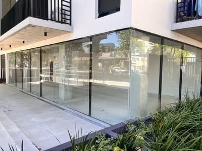 Venta Local Esquina en 8 de Octubre