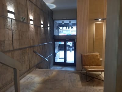 Apto sobre 18 de Julio piso alto