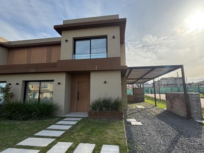 Casa a estrenar en Pilar de los Horneros | 3 dormitorios, piscina y paneles solares