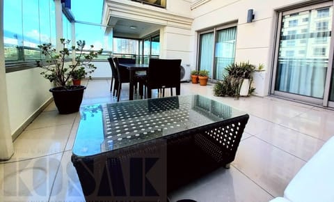 Kosak Punta del Este Venta Imperdible apart. esquinero  2 dorm en suite gran terraza Torre Imperiale
