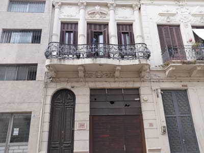 Hermosa casa de estilo de 3 plantas