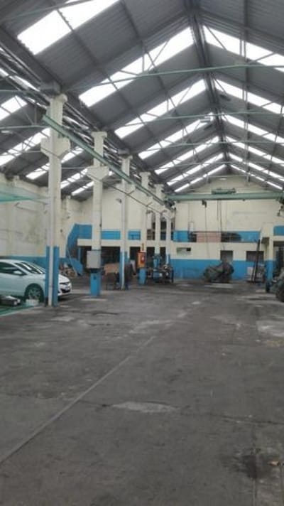 Local Industrial Con Entrada Para Vehiculos Proximo Al Puer