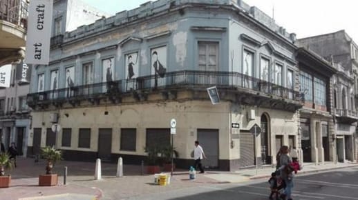 Amplio Local Esquina Proximo Al Mercado Del Puerto
