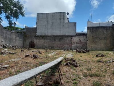 Local Comercial Con Subsuelo Y Amplio Terreno Al Fondo