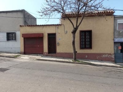 Hermosa Casa De 3 Dormitorios Con Cochera Y Patio Amplio