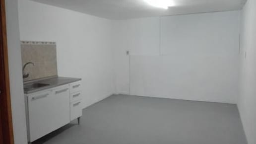 Excelente Local Proximo Al Banco Central Apto Todo Rubro