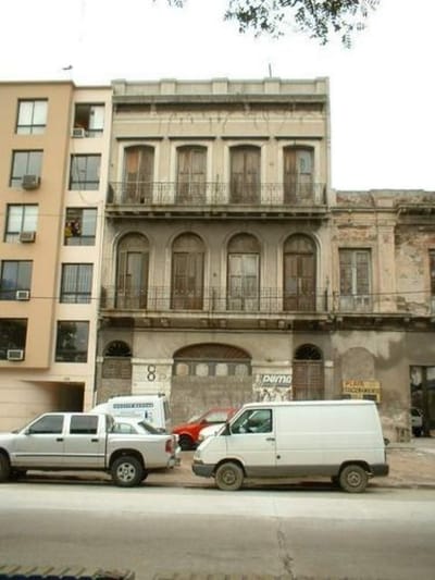 Excelente Edificio Sobre La Rambla Ideal Para Reciclar