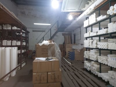 Deposito con entrada para camiones
