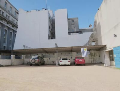 Venta esquina de 2075m2 en Ciudad Vieja.+