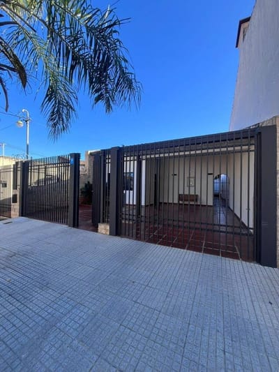 Vendo casa de 3 dormitorios Sajonia - Asuncion (Z/ Sanatorio Español)