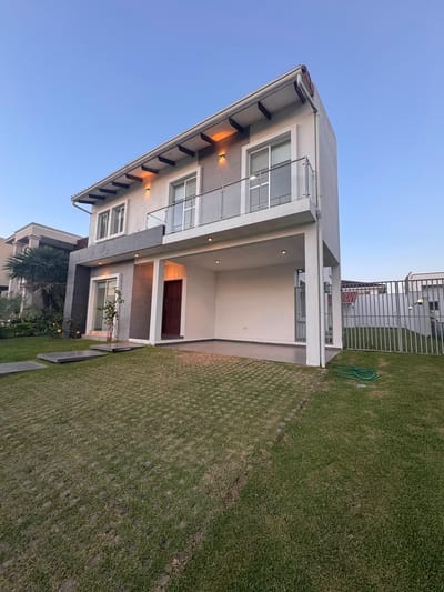 CASA EN VENTA EN URUBO - COND. SANTA CRUZ LA VIEJA