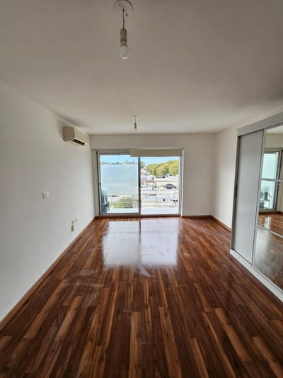 Con terraza y orientado al Norte