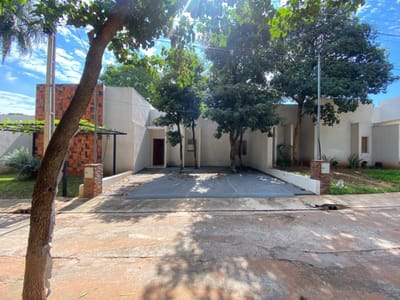 VENDO CASA MODERNA EN BARRIO CERRADO