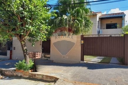 VENDO CASA EN LAMBARÉ Z/ SUPERMERCADO EL PUEBLO!!