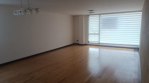 Departamento en Alquiler de 3 dormitorios en Suit  en la 17 de Calacoto 
