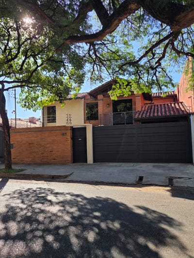 RESIDENCIA EN VENTA BARRIO MCAL. ESTIGARRIBIA  Zona Casa Rica Los Laureles 
