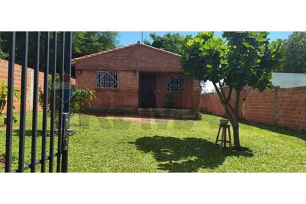 CASA DISPONIBLE EN LUQUE