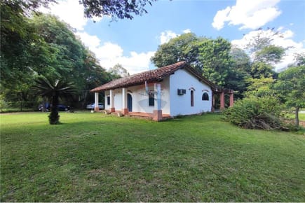 VENDO CASA ESTILO COLONIAL EN AREGUA