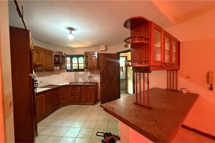 Vendo en Lambare Hermosa Residencia con Piscina