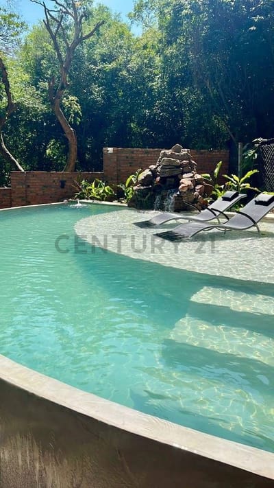 Venta de Casa en San Bernardino, Cordillera - Residencia con Piscina