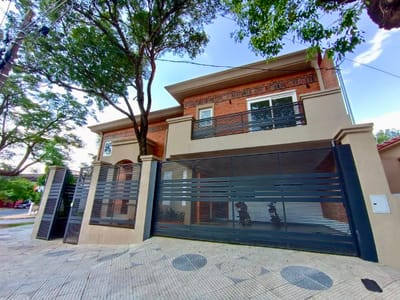 Vendo amplio duplex a estrenar en Sajonia.