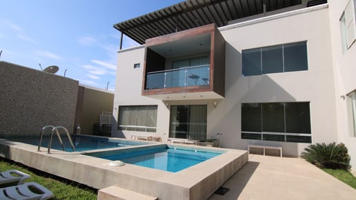 AMPLIA CASA EN VENTA CON DOS PISCINAS- LOMA LINDA I - PIURA