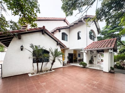 LA GUARDIA, CASA QUINTA A 1 CUADRA DE LA DOBLE VÍA - EN VENTA 
