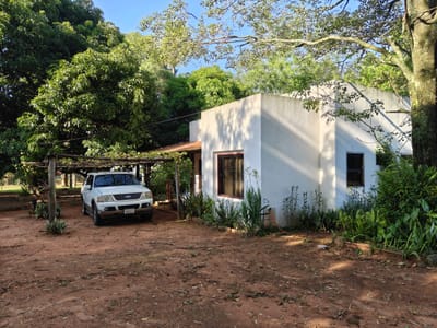 Hermosa propiedad de más de 2 hectáreas con casa y piscina cerca de Itá