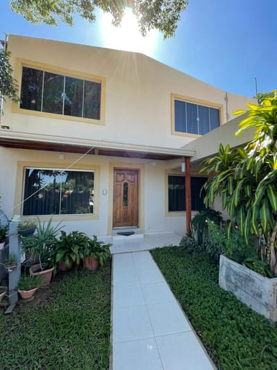 Hermosa casa en Mariano Roque Alonso / Zona Puertos