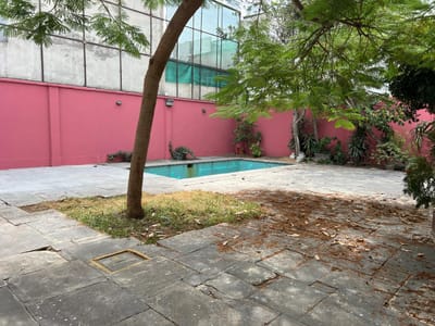 VENDO ESTUPENDA CASA ZONA COMERCIAL