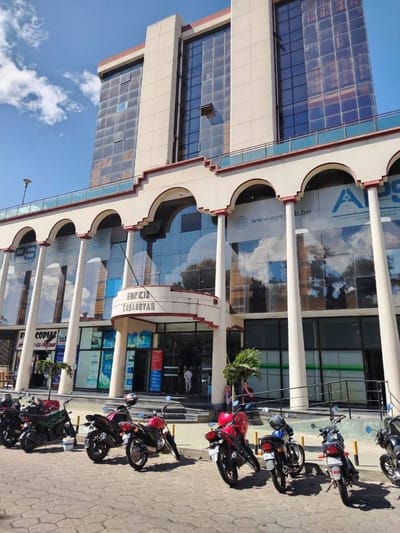 Oficina frente al palacio de Justicia en alquiler