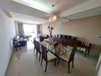 En Venta! Lujoso y amplio departamento de 3 dormitorios en Av. Las Américas