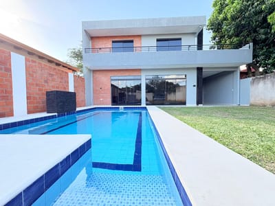 Casa con piscina a estrenar en Mariano R. Alonso