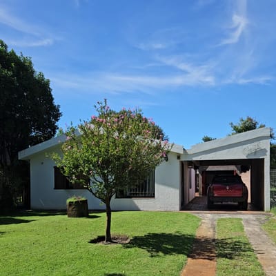 Dueño Vende Casa Las Toscas, 2 Cuadras De La Playa. Se Escuchan Ofertas.
