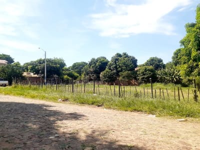 Vendo hermoso Terreno en esquina, en el Centro mismo de Luque. 