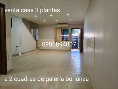 Vendo propiedad de 3 plantas a 2 cuadras de galería bonanza 