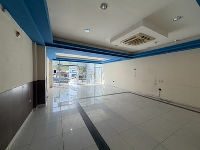ALQUILO SALÓN COMERCIAL SOBRE AV BRASILIA