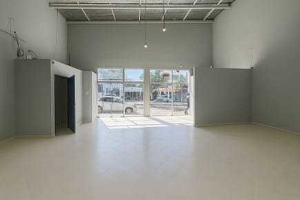 ALQUILO SALON COMERCIAL EN CUIDAD NUEVA 