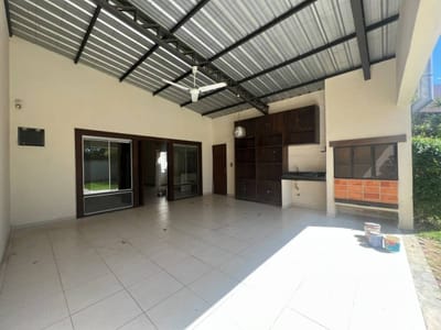 Excelente opción: Casa Pareada de 3 habitaciones, toda en PB en Barrio Sta