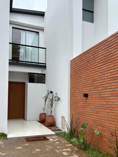 VENDO AMPLIO DUPLEX EN LAMBARE