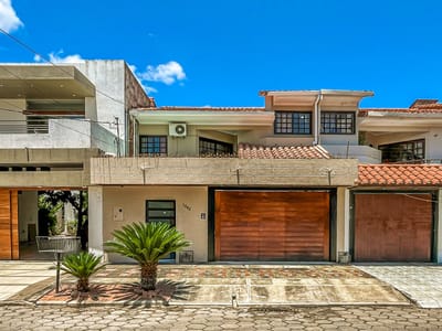 Casa En Venta Con Oficina Independiente Dentro Del 2do Anillo