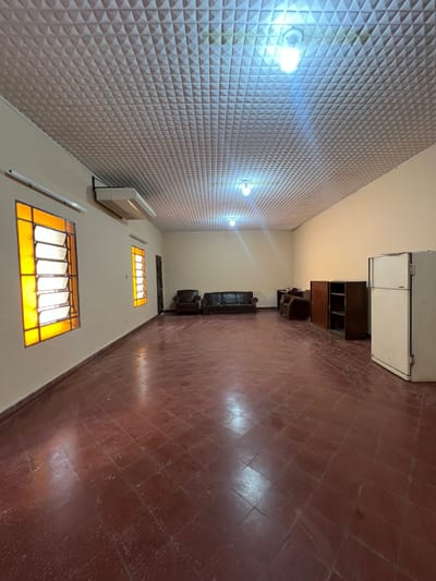 BARRIO LA ENCARNACION “CENTRO”, EN ALQUILER, AMPLÍA CASA PARA OFICINA
