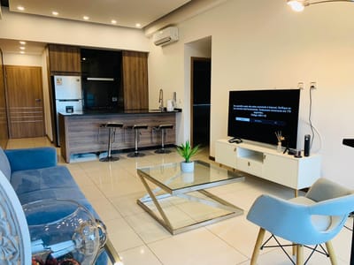 HERMOSO DEPARTAMENTO AMOBLADO Y LUJOSO EN LA MEJOR ZONA DE SANTA CRUZ 