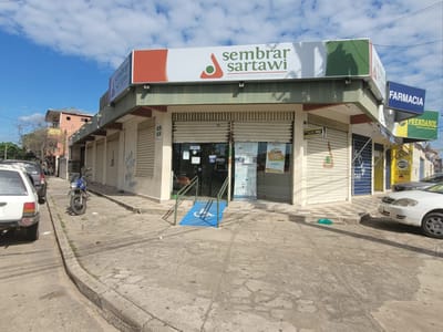 Local comercial en esquina y sobre avenida