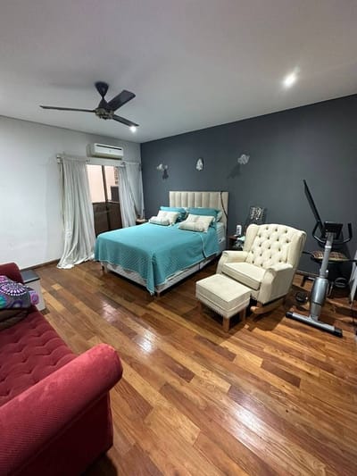 Venta de Amplia Casa en San Vicente Semiamoblada